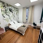 Les Avenue Des Vosges 6-8 People Apartment